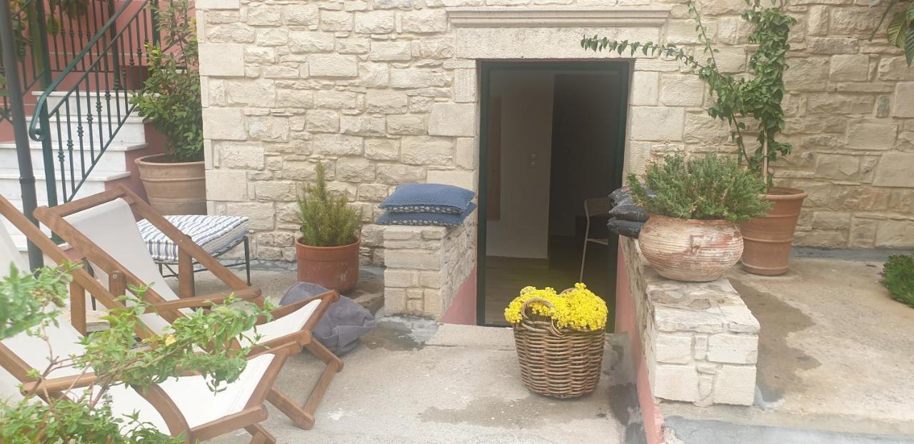 Arismari Apartment Moirai Exterior photo